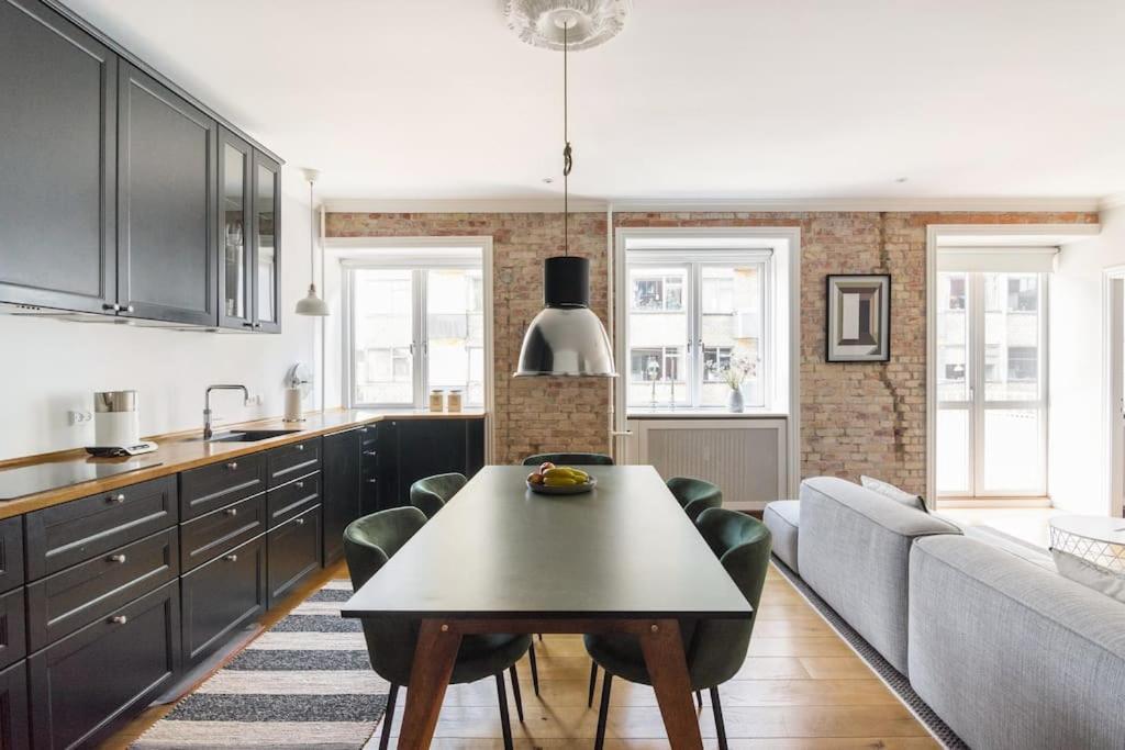 Cozy Apartment In Christianshavn W Two Balconies. コペンハーゲン エクステリア 写真
